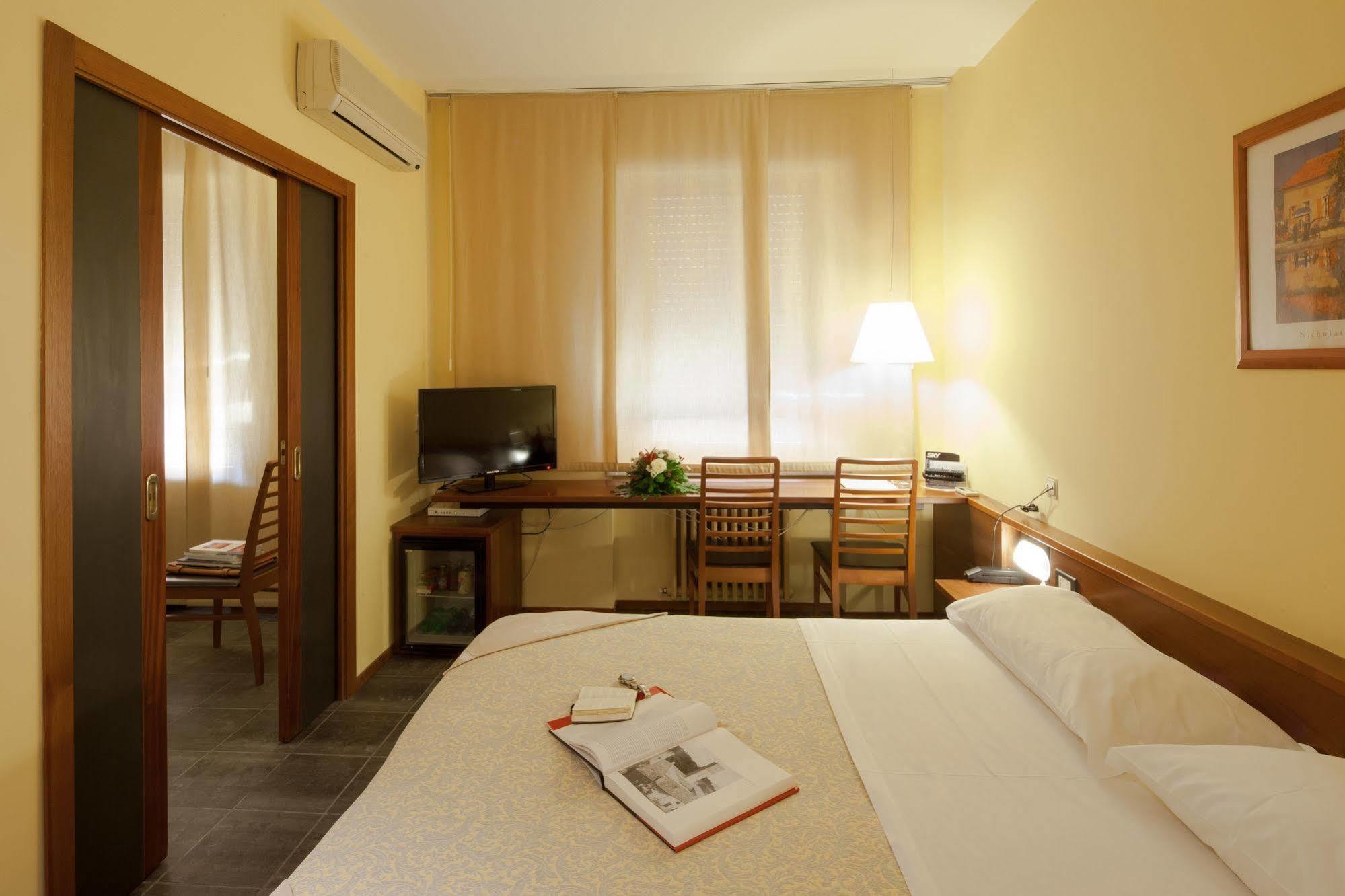 Hotel Mariani Iesi Luaran gambar