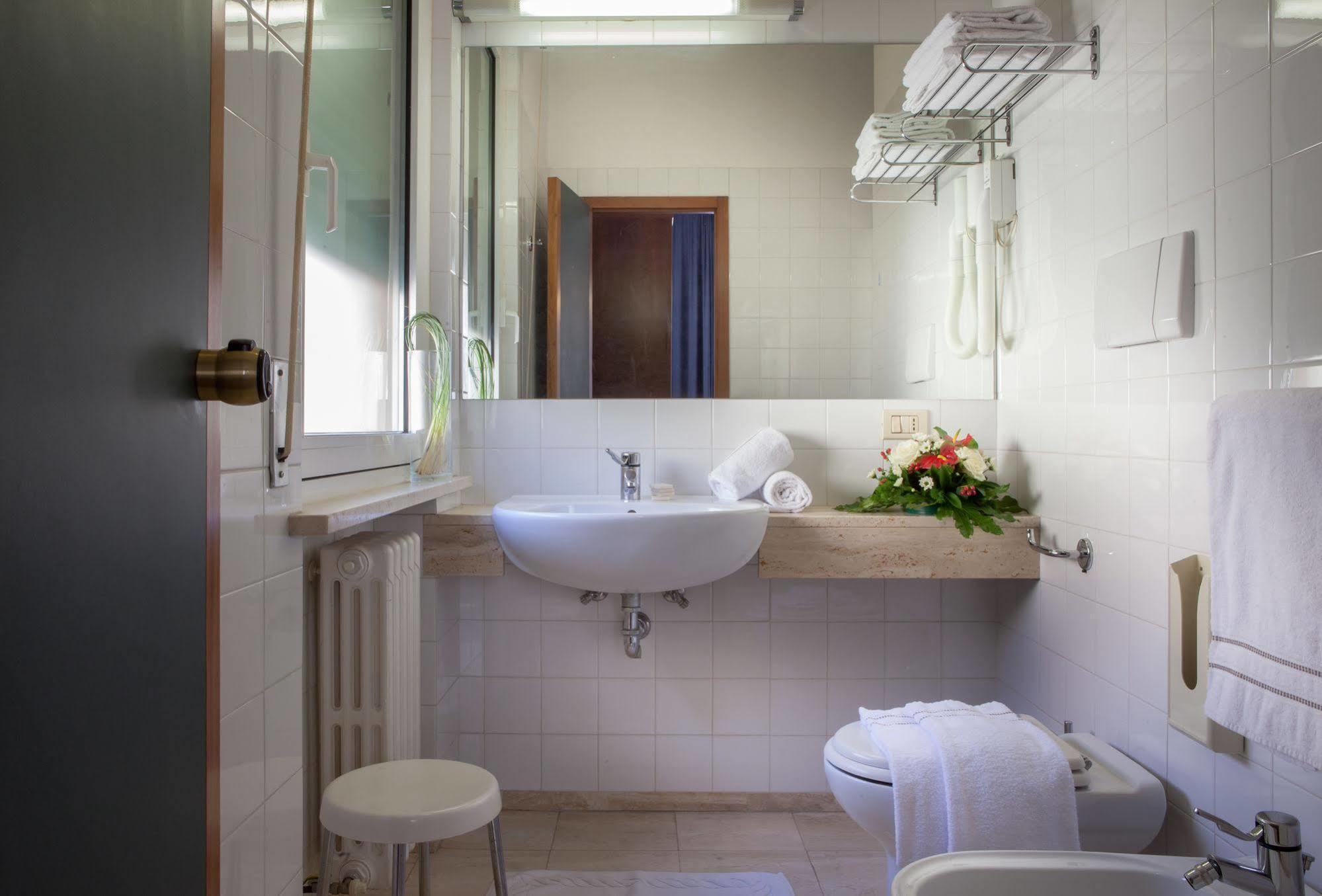 Hotel Mariani Iesi Luaran gambar