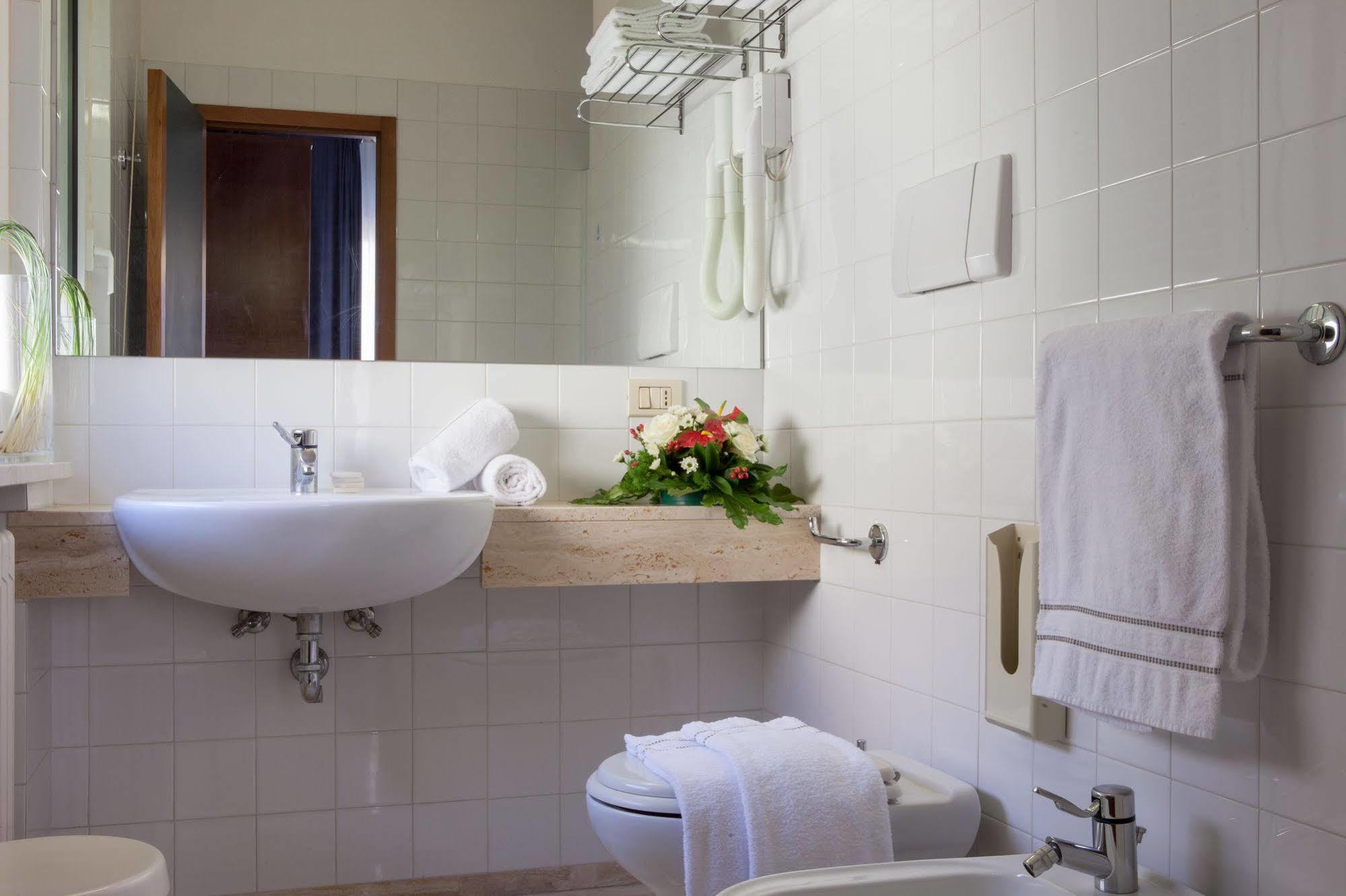 Hotel Mariani Iesi Luaran gambar