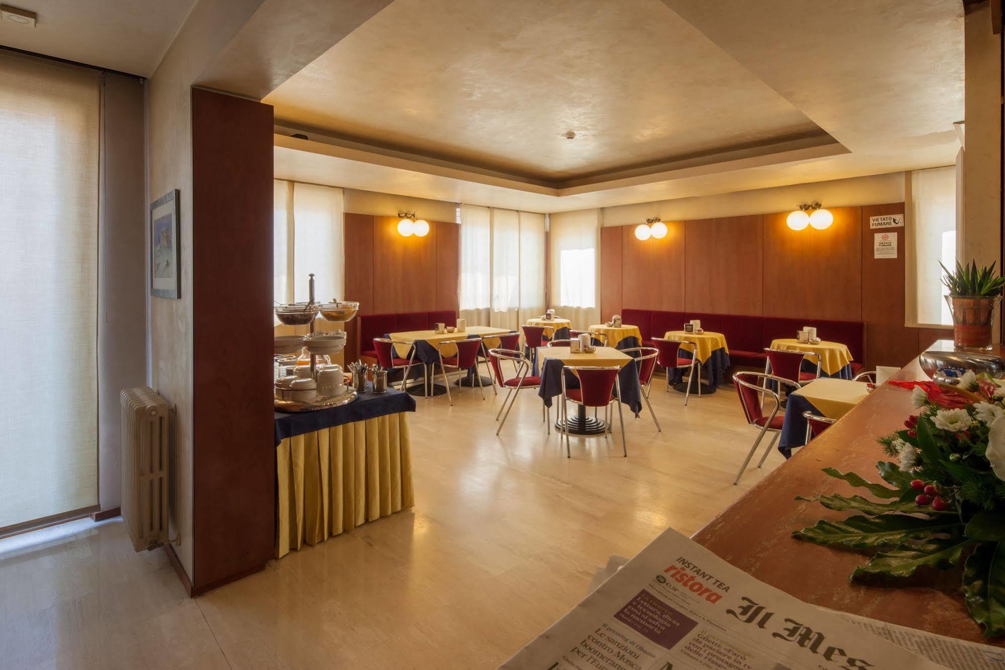 Hotel Mariani Iesi Luaran gambar
